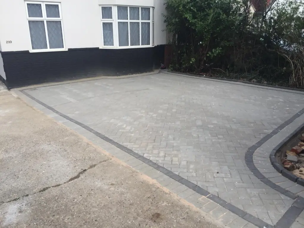 Grey block paving driveway with a charcoal border